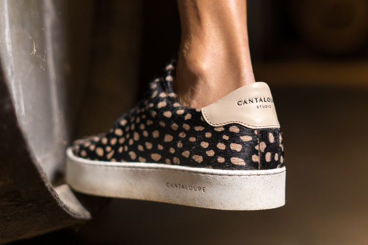 Black dots sneakers